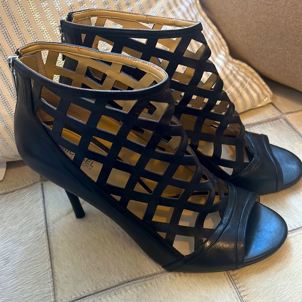Micheal Kors   leather heels   size 10 M